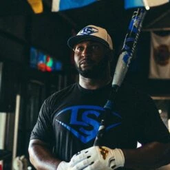 2023 Louisville Slugger Everett Williams 2.0 12" USSSA Slowpitch Softball Bat: WBL2738010 -NEW ERA Store 2023 Louisville Slugger Everett Williams Pass Em Out Slowpitch Softball bat Lifestyle 1